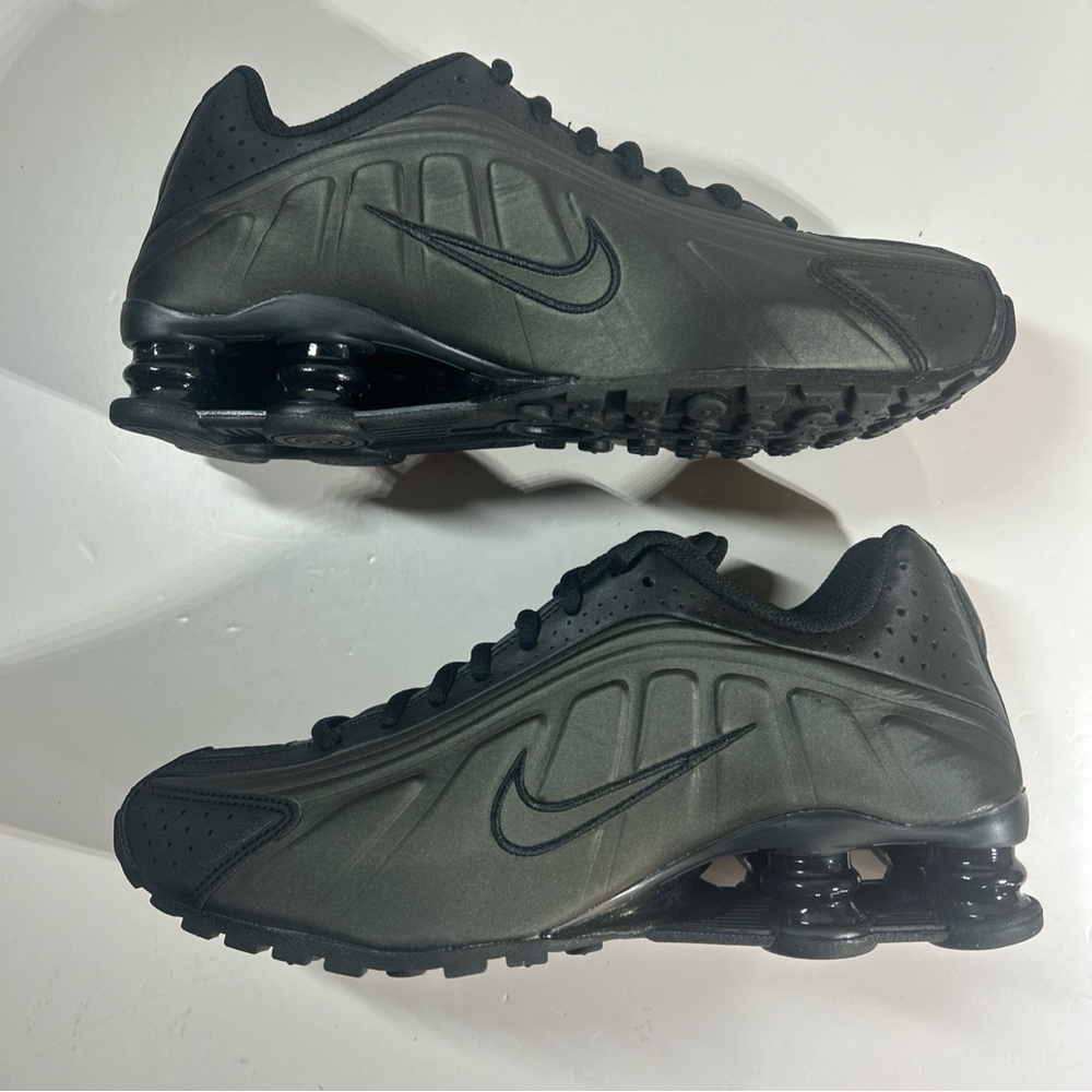 Nike Shox R4 Black GS NBY BRAND Men Size 5 & 6:5  CW2626-003 New No Box